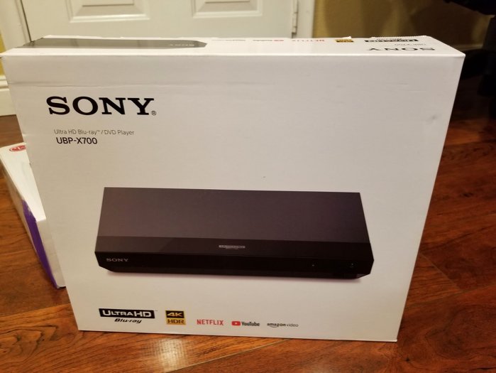 Sony UBP-X700 box